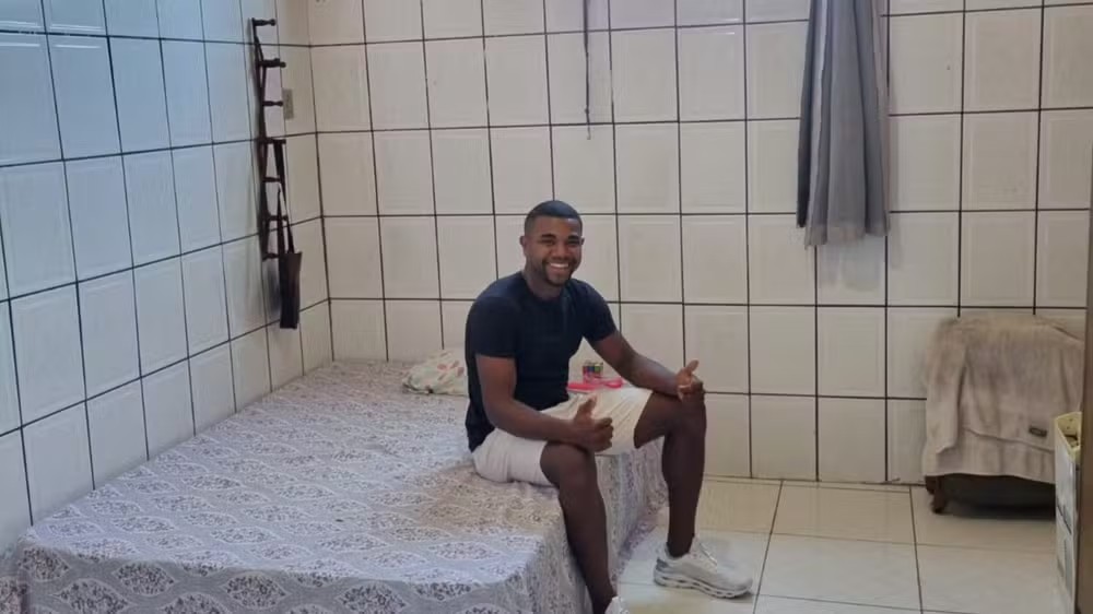 Quarto de Davi, do 'BBB' 24. O participante mora em Salvador com a namorada, a comerciante Mani Rêgo