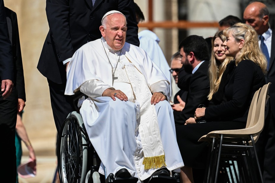 Papa Francisco deixa hospital e diz: Ainda estou vivo - Forbes
