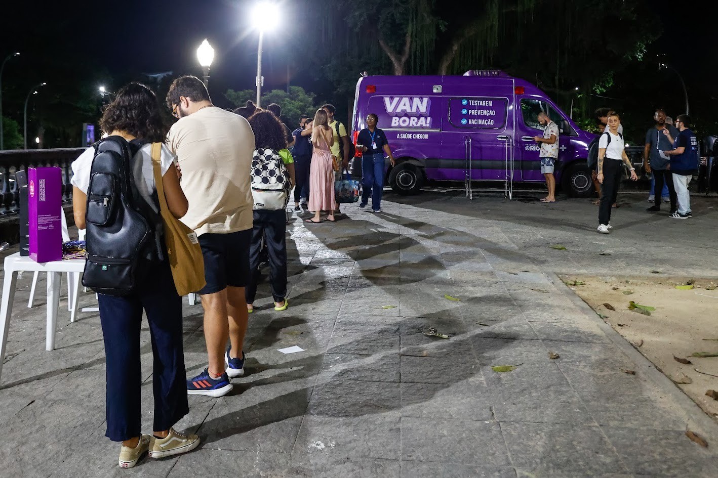 Shakira no Rio: van irá distribuir autotestes de HIV e outras infecções ...