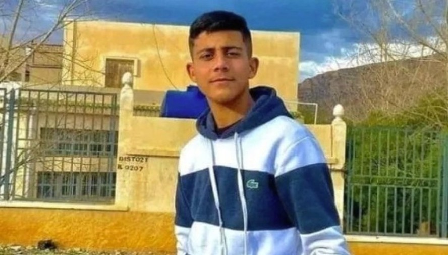 Vídeo: Adolescente de 17 anos morre após levar chute durante partida de futebol, na Argélia
