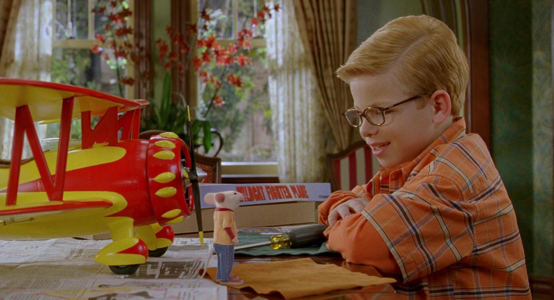 Aos 35 anos, astro mirim de 'Pequeno Stuart Little' deu pausa na fama e não sabe seu rumo: 'Rezo todas as noites'