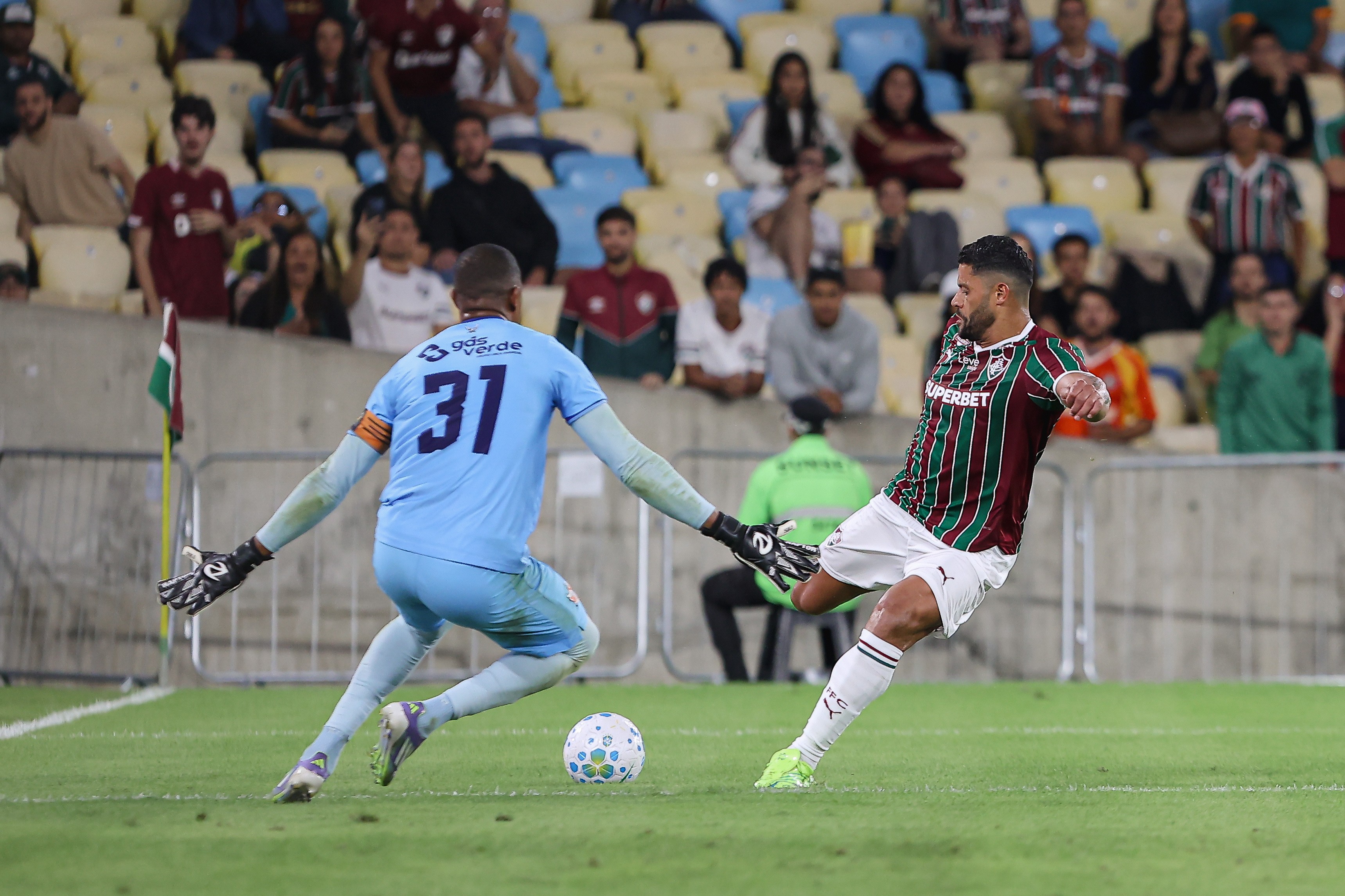 Hulk estreia no Fluminense em goleada, mas passa em branco