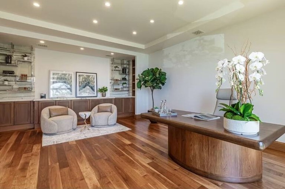 Um dos cômodos da antiga casa de Ricky Martin — Foto: Divulgação