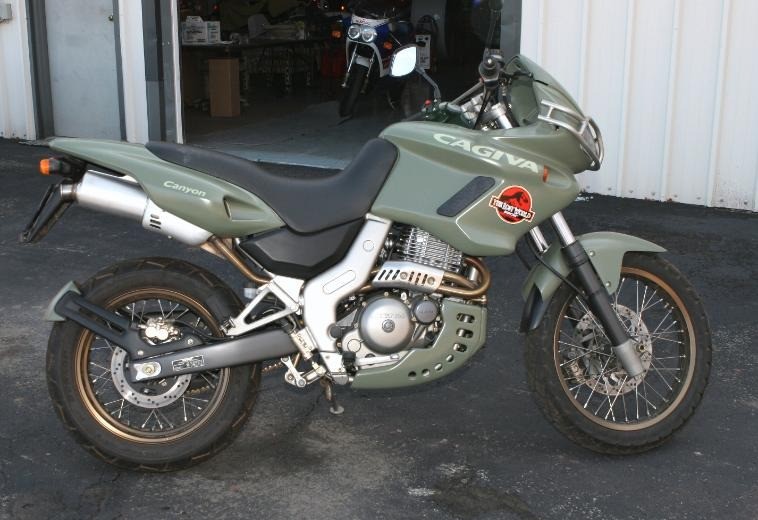 Cagiva 600 Canyon — A motorcycle featured in Jurassic Park: The Lost World: Dinosaur scenes and beloved by fans of the series. — Photo: Reproduction