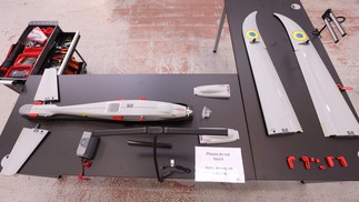 Em um prédio discreto perto da base aérea de Mildenhall, na Inglaterra, o fabricante de drones Ukrspecsystems se prepara para iniciar uma nova linha de produção — Foto: Chris Radburn/AFP