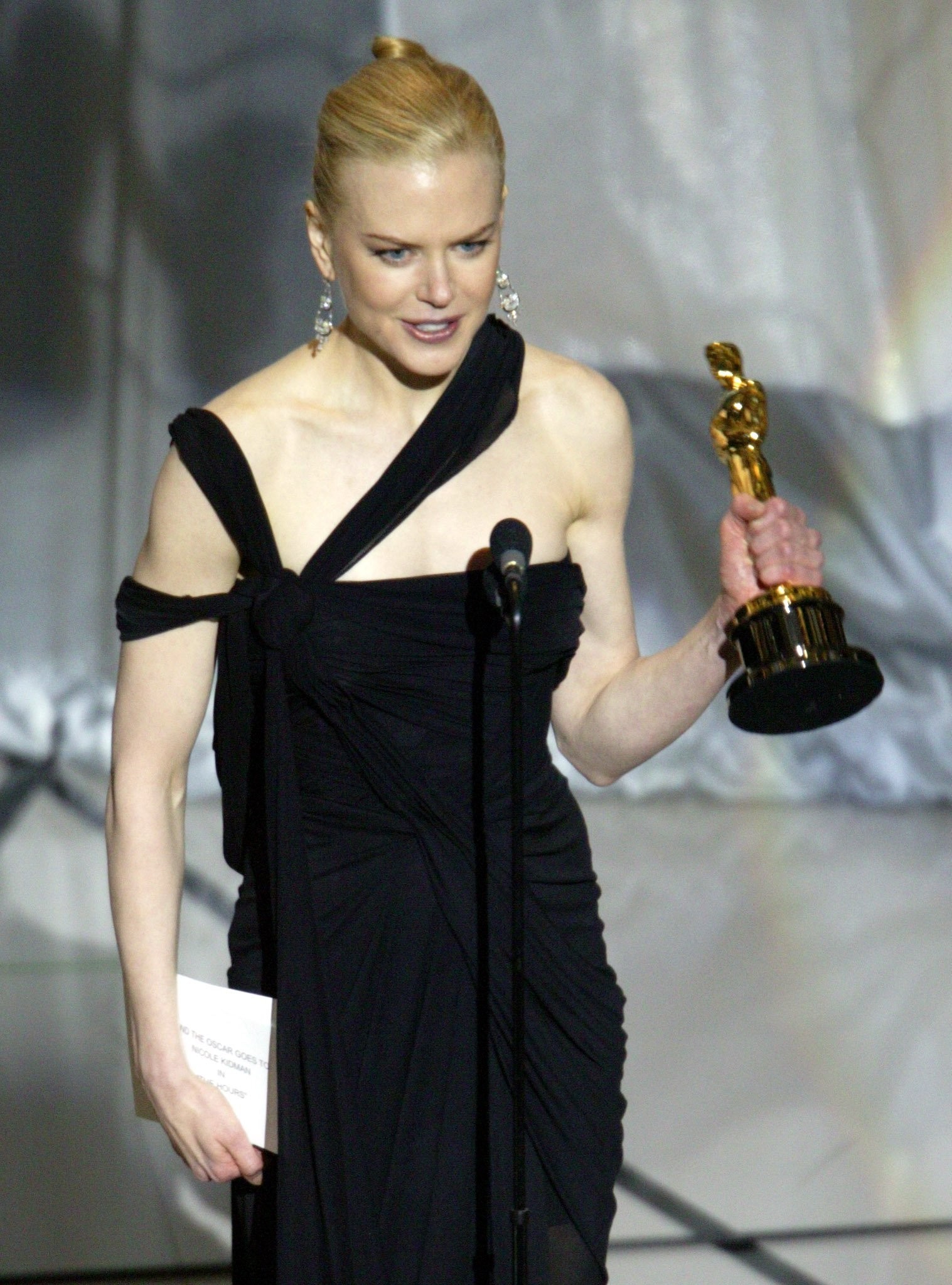 Nicole Kidman recebeu seu Oscar de Melhor Atriz em 2003 — Foto: AFP