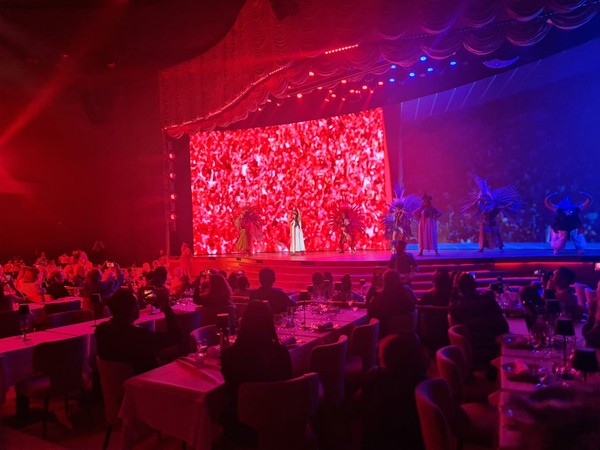 Como é o Roxy Dinner Show? Confira cinco pontos imperdíveis da casa de ...