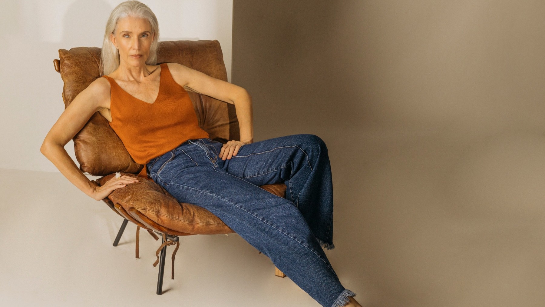 Quem é a redatora publicitária que entrou para a moda aos 58 anos: 