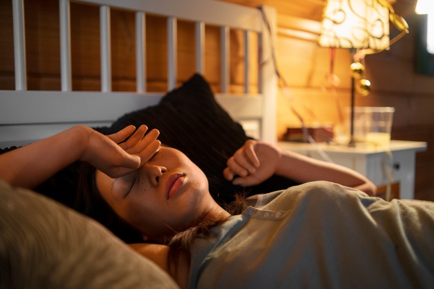 Epidemia de falta de sono reduziu em seis horas o tempo que descansamos por noite nos últimos 18 anos, de acordo com o neurologista Alejandro Iranzo