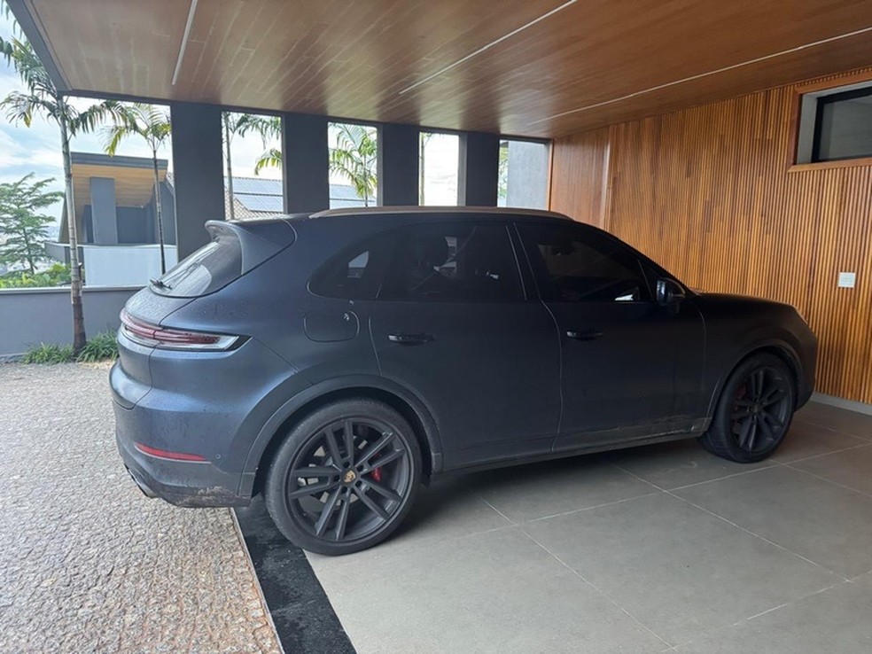 Porsche apreendido em operação sobre financiamento do Dark Horse — Foto: Reprodução/PF