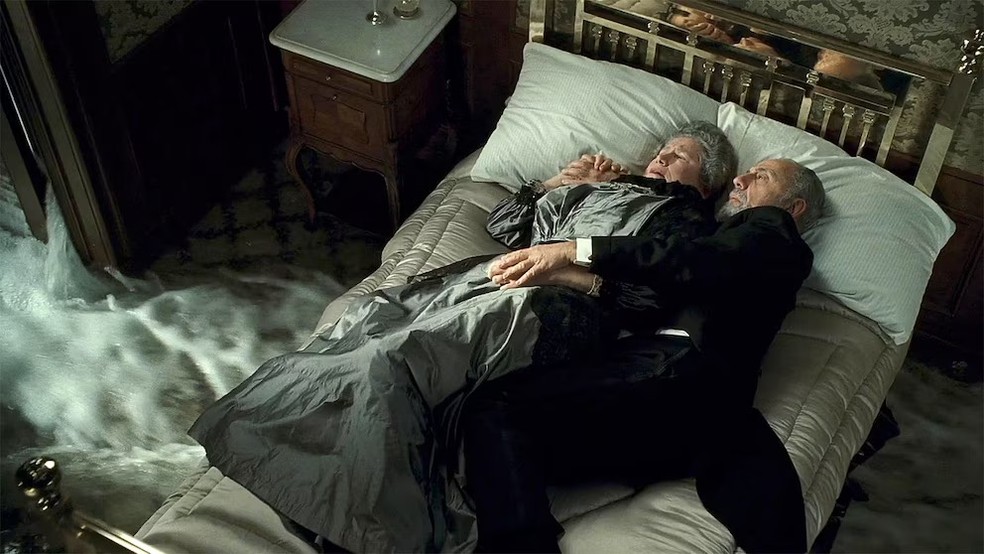 Isidor e Ida Straus retratados no filme Titanic — Foto: Reprodução