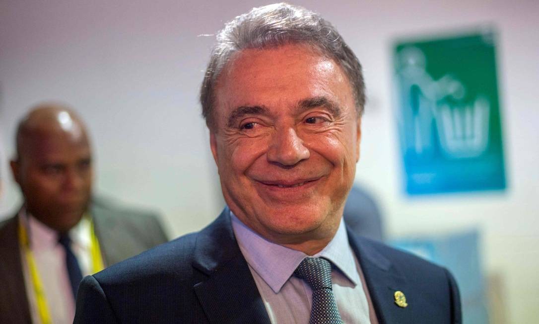 Líder nas pesquisas, Álvaro Dias desiste de disputar o Senado e embaralha chapa de sucessão de Ratinho Jr no PR - QTU Questões do Universo