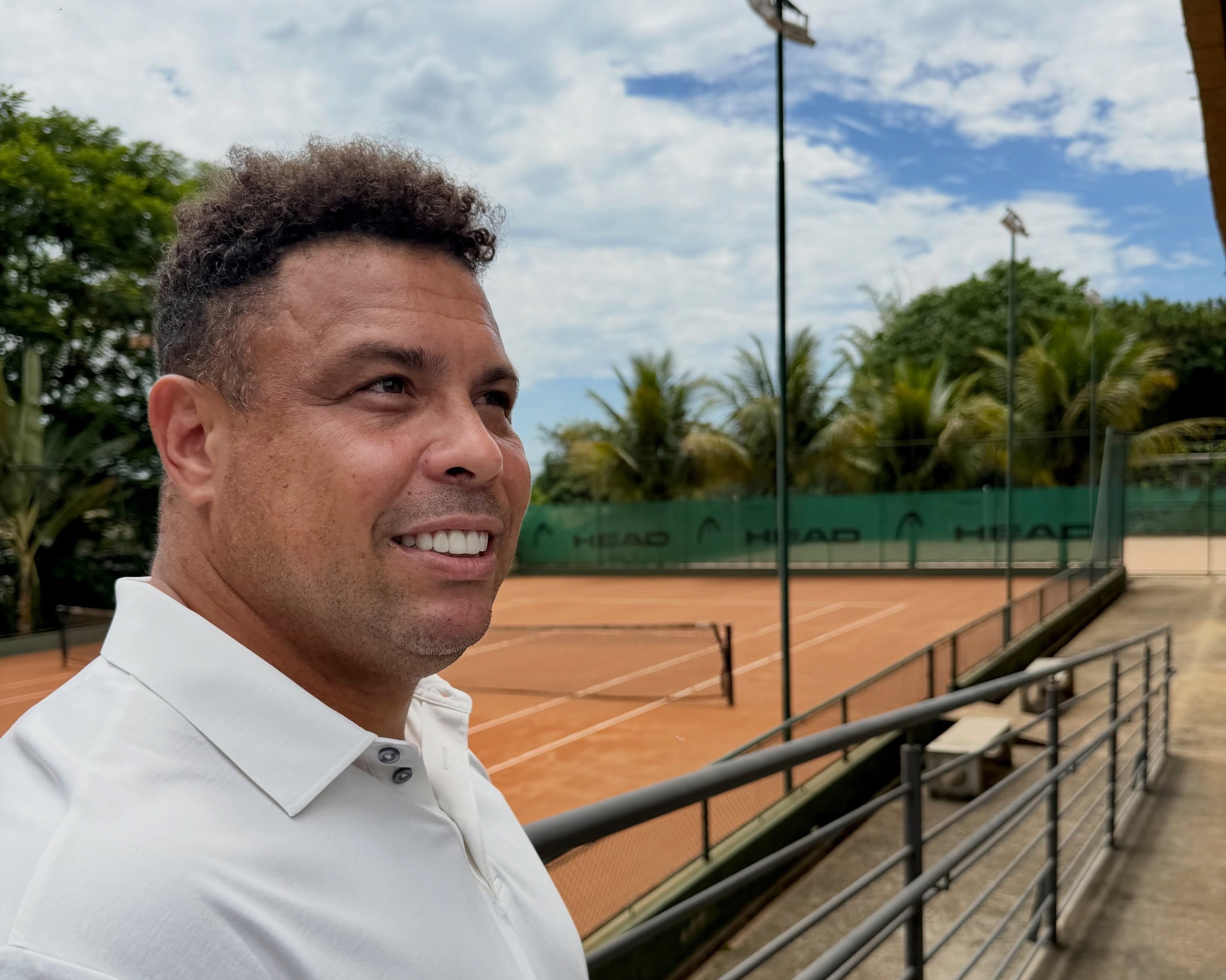 Ronaldo compra ações de famosa marca de artigos esportivos de tênis e assume controle da empresa no Brasil