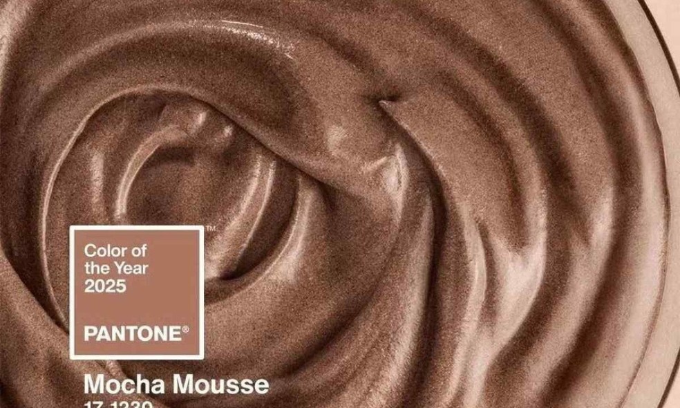 'Mocha Mousse' é a cor de 2025, segundo a Pantone — Foto: Reprodução/Instagram