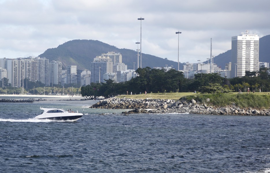 Corpo é encontrado na Baía de Guanabara e pode ser de vendedor desaparecido após queda de carro