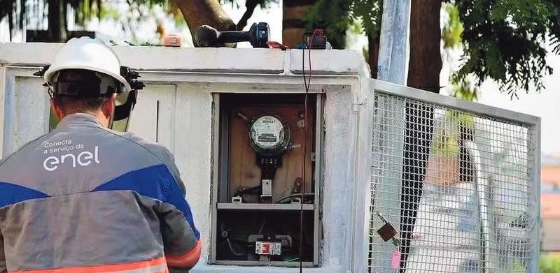 A dois meses do fim do contrato, MME segura renovação da concessão da Enel Rio