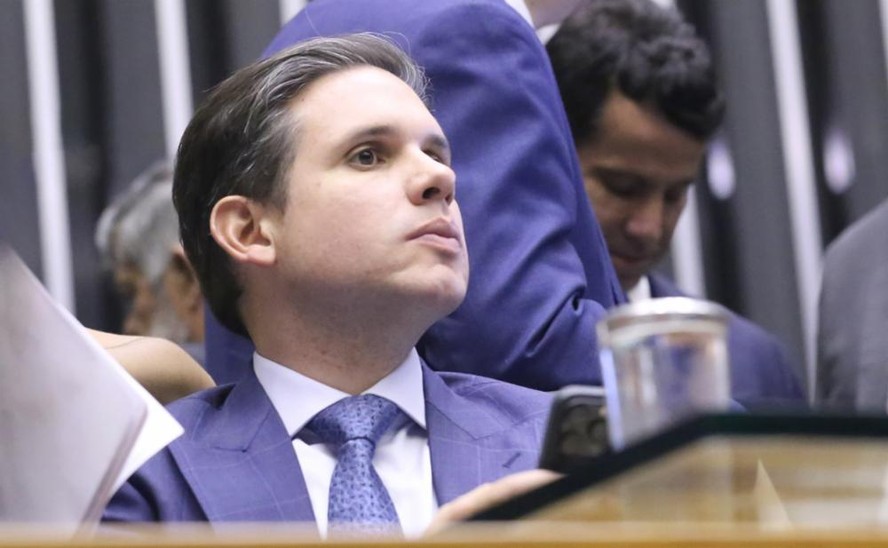 Motta diz que Câmara discutirá cassação de Eduardo e Ramagem na próxima semana