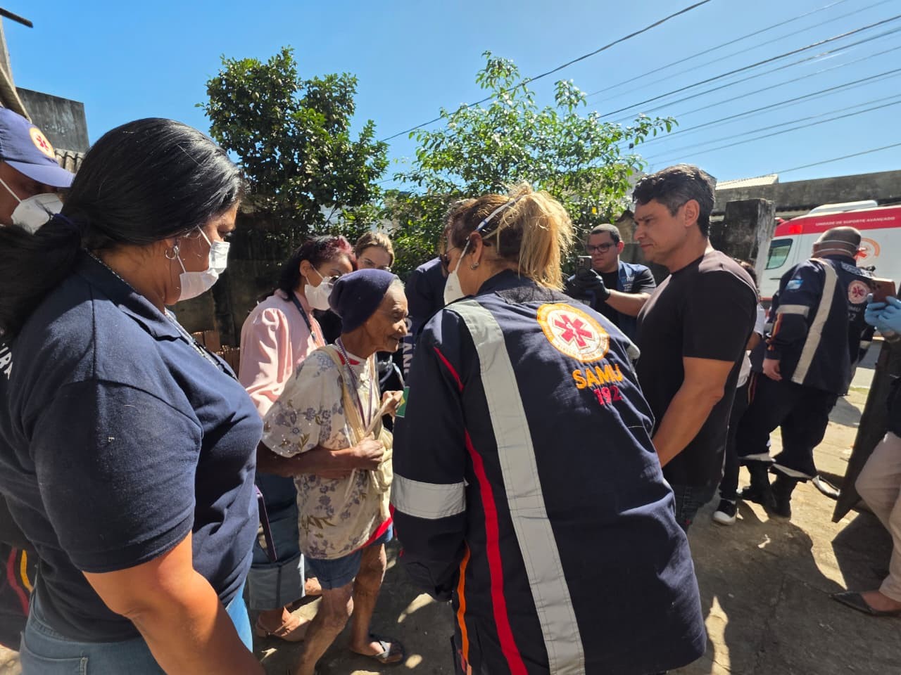 Granada é encontrada em casa de idosa de 93 anos cercada por lixo e animais na Zona Oeste do Rio