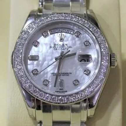 O relógio Rolex entre as joias recebidas por Bolsonaro da Arábia Saudita — Foto: Reprodução