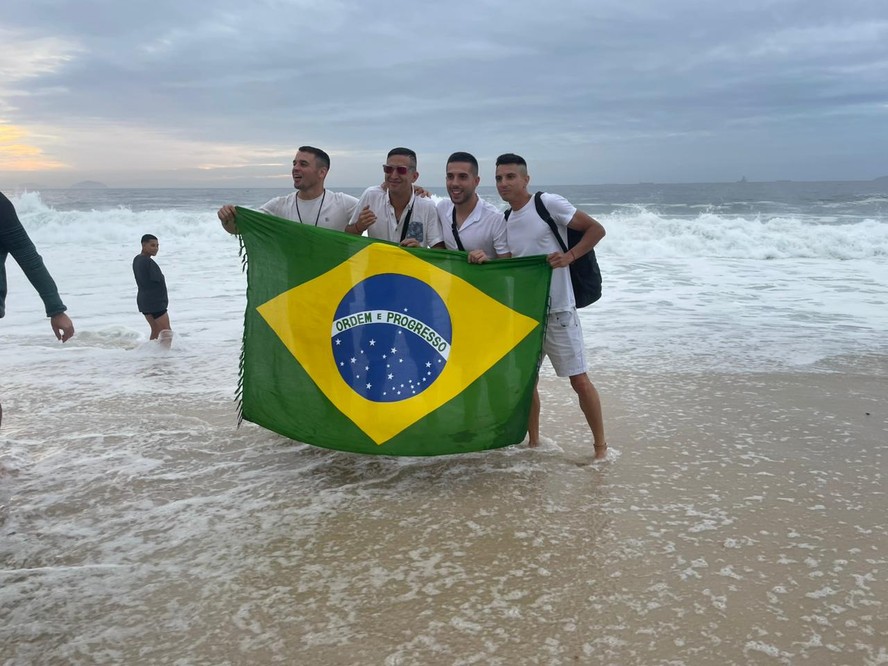 Livro revela o passado das praias cariocas - Jornal O Globo