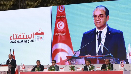 Constituição que volta a concentrar poder na Tunísia é aprovada com 94,6% dos votos, diz autoridade eleitoral