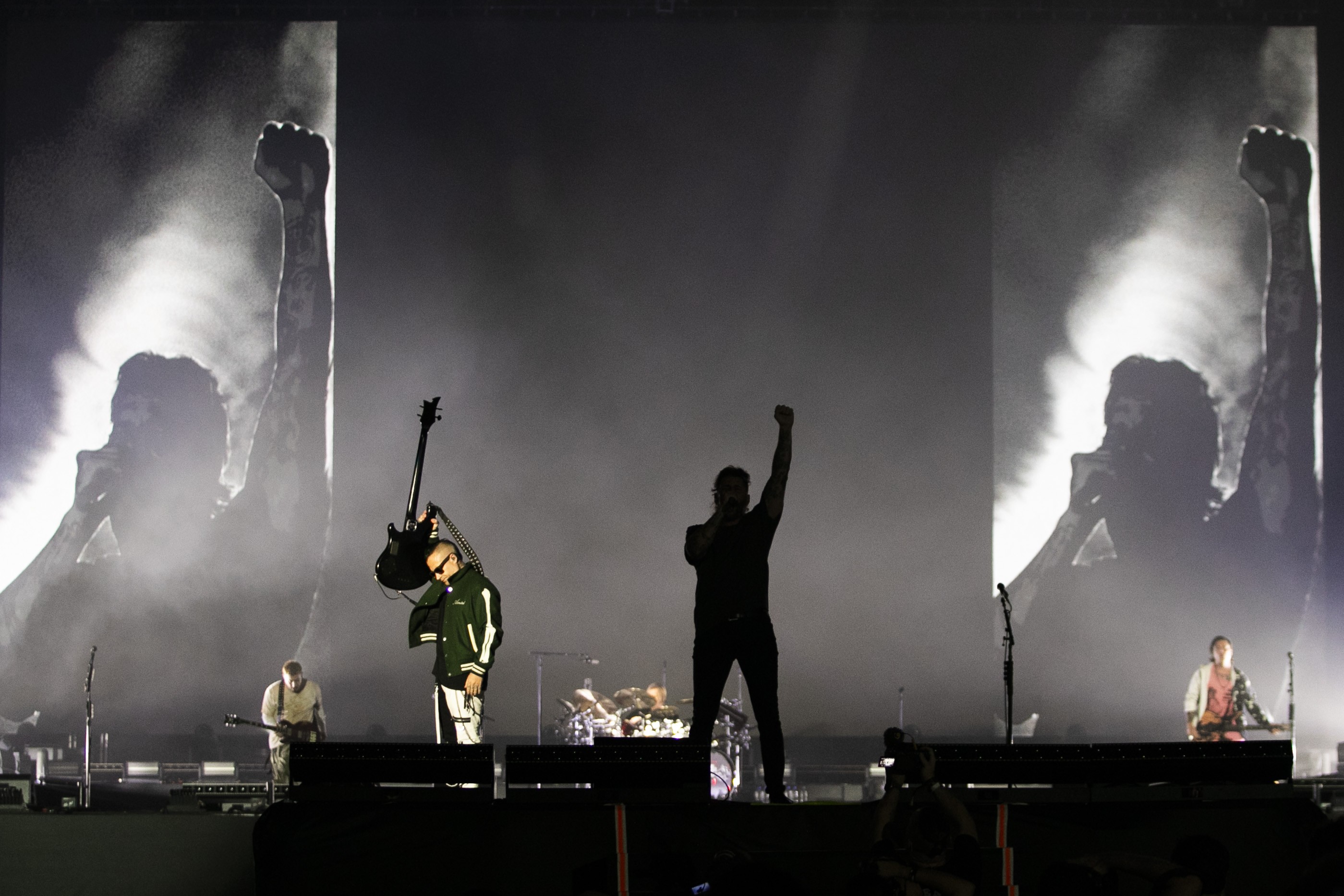 Rock in Rio: Galeão prevê 62 voos extras, incluindo o que traz 30 toneladas de equipamentos da banda Avenged Sevenfold - QTU Questões do Universo