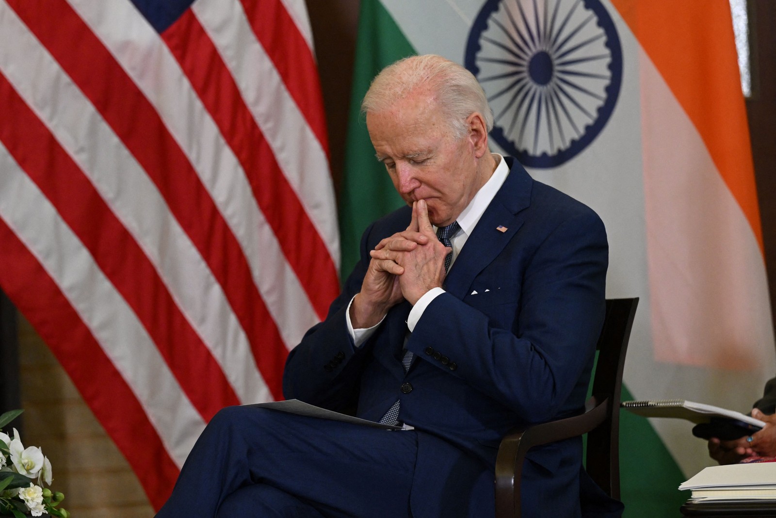 O presidente dos EUA, Joe Biden, se encontra com o primeiro-ministro indiano Narendra Modi durante a Cúpula de Quad Leaders em Kantei, em Tóquio  — Foto: SAUL LOEB / AFP