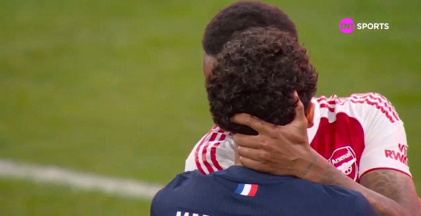 Champions: Marquinhos consola Magalhães por perda de pênalti decisivo antes mesmo de comemorar título do PSG; assista