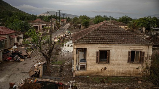 Imagens mostram destruição em vilarejo na Grécia após passagem da tempestade Daniel