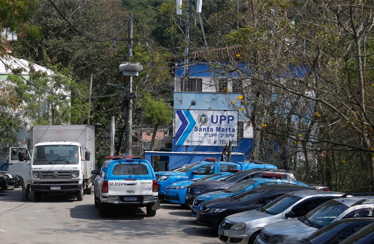 Polícia Militar oficializa fusões e fechamento de UPPs do Rio