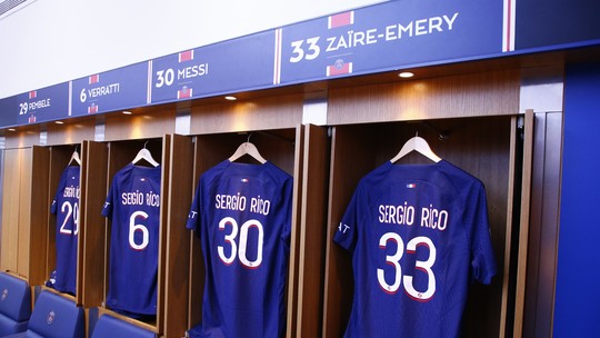 Jogadores do PSG entrarão em campo com camisa em homenagem a Sergio Rico, goleiro internado em estado grave