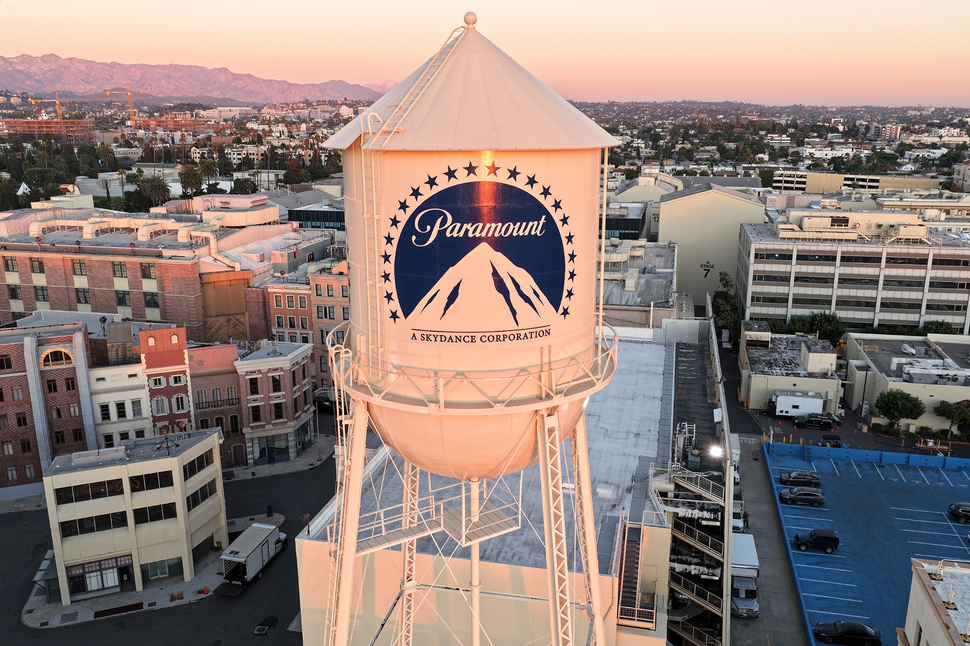 Acordo entre Paramount e Warner é contestado pela Califórnia e 11 outros estados americanos