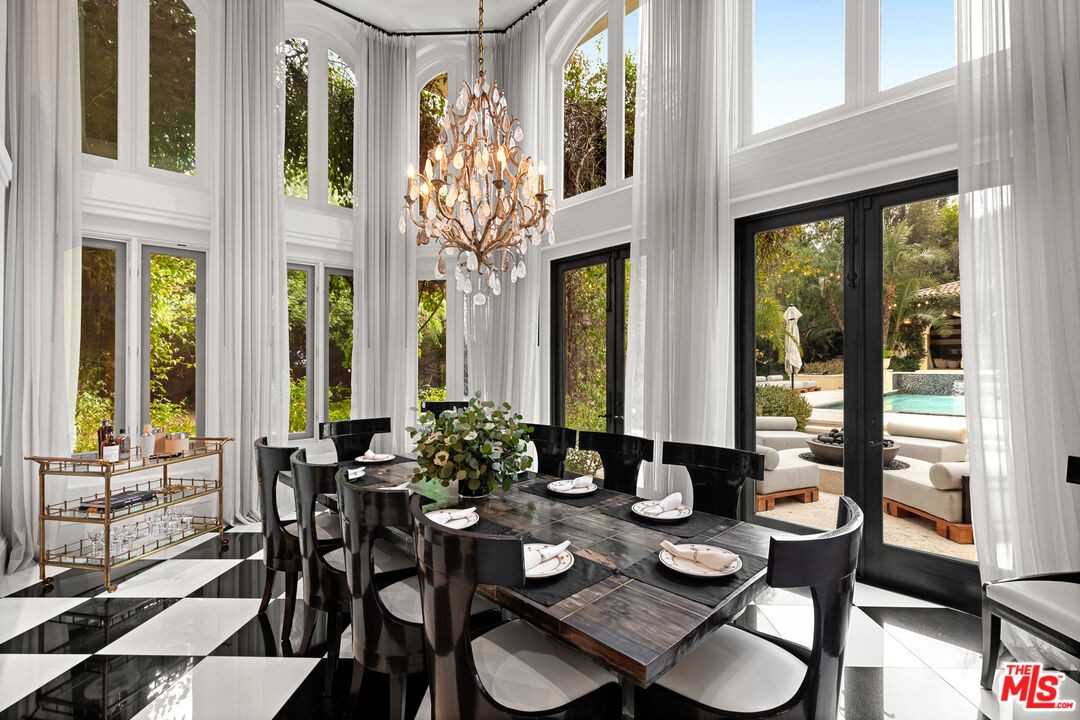 Inside the Kardashian mansion — Photo: Disclosure