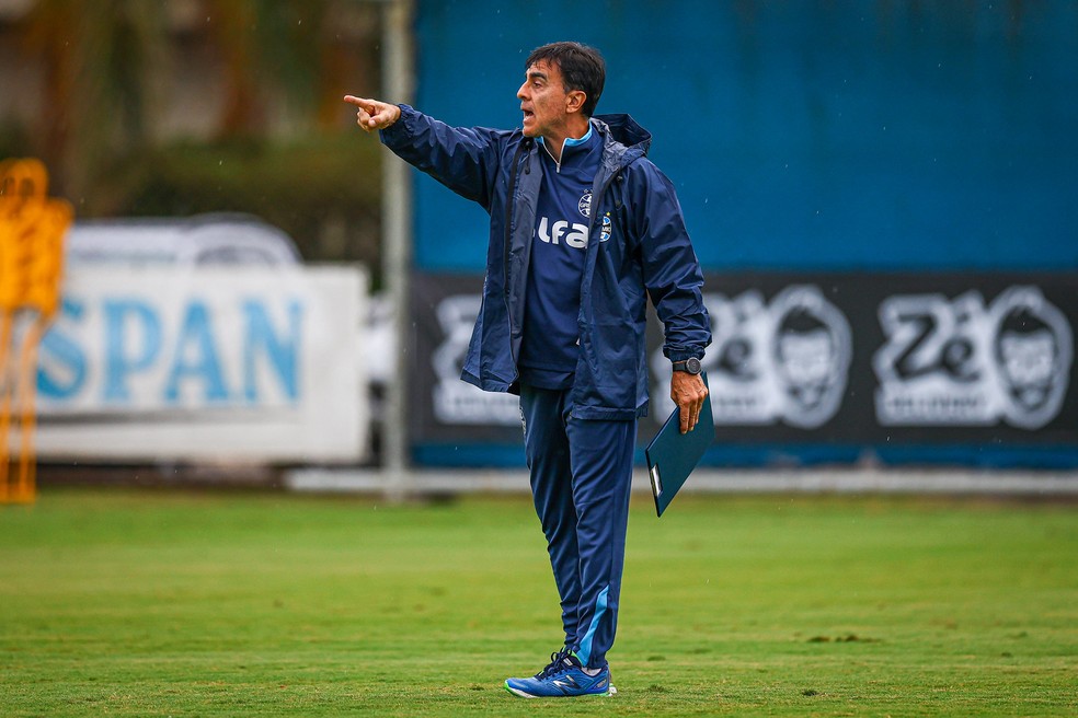 Gustavo Quinteros não comanda mais o Grêmio — Foto: ANGELO PIERETTI/GRÊMIO
