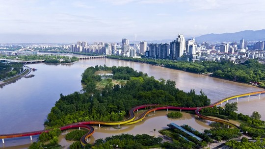 Cidades-esponja e parques alagáveis: conheça iniciativas que ajudam a combater enchentes em centros urbanos
