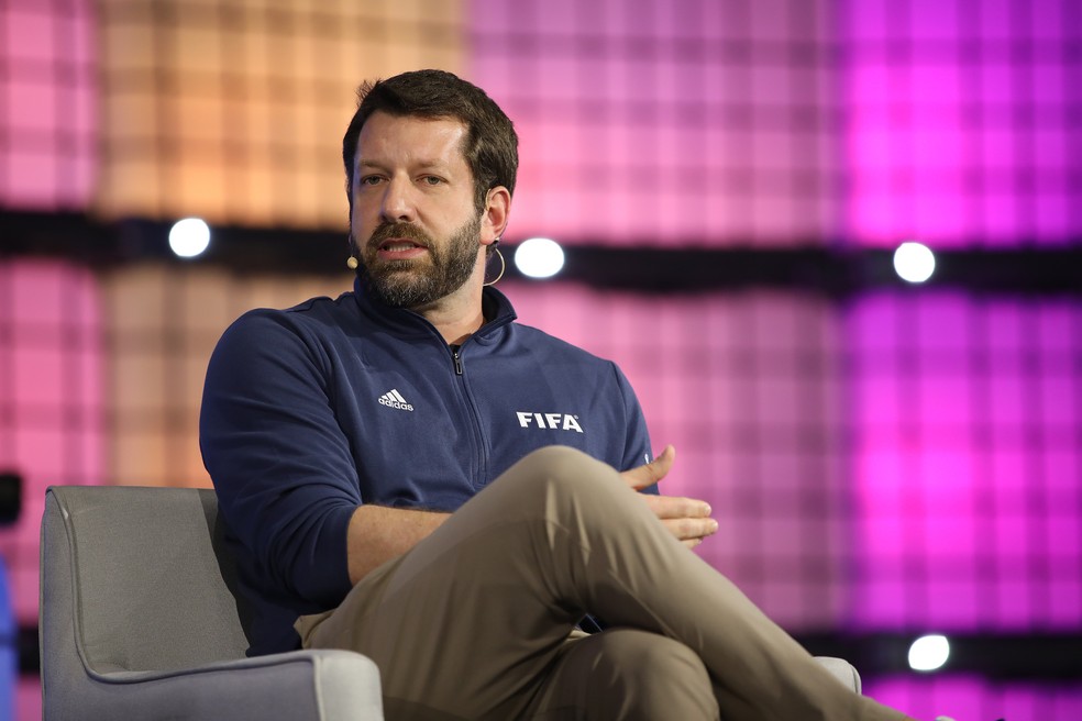 Thiago Jannuzzi, da Fifa, diz que o empenho da organização mundial do futebol é o mesmo nos torneios masculino e feminino, mas concordou que a atração para os patrocinadores ainda está longe do equilíbrio — Foto: Lucas Tavares/Especial para O Globo