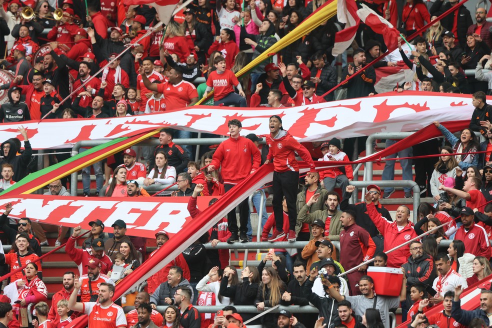 Torcida do Internacional em duelo contra o Vitória — Foto: Ricardo Duarte / Internacional