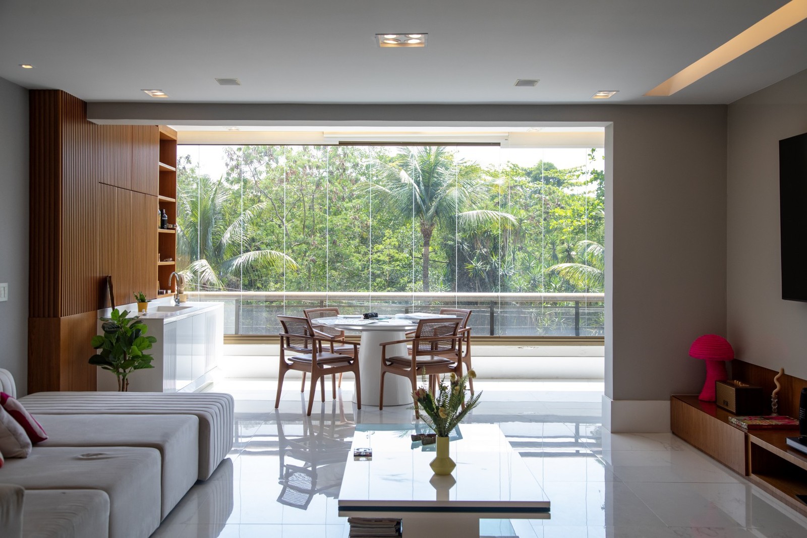  Apartamento de Vitória Strada fica na Barra da Tijuca, na Zona Oeste do Rio de Janeiro. A atriz mora há dois anos no imóvel  — Foto: Ana Branco/Agência O Globo