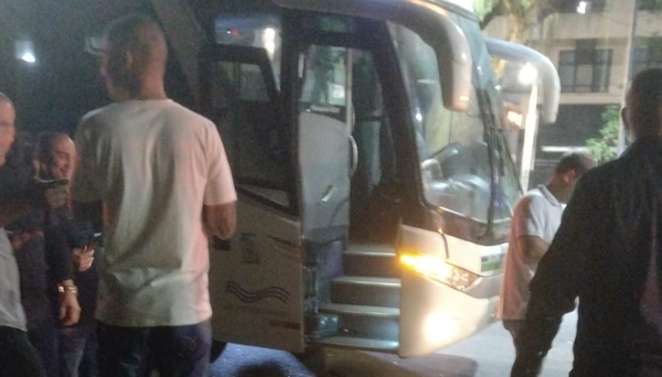 Ônibus que transportava PMs é abordado por bando em tentativa de assalto 
