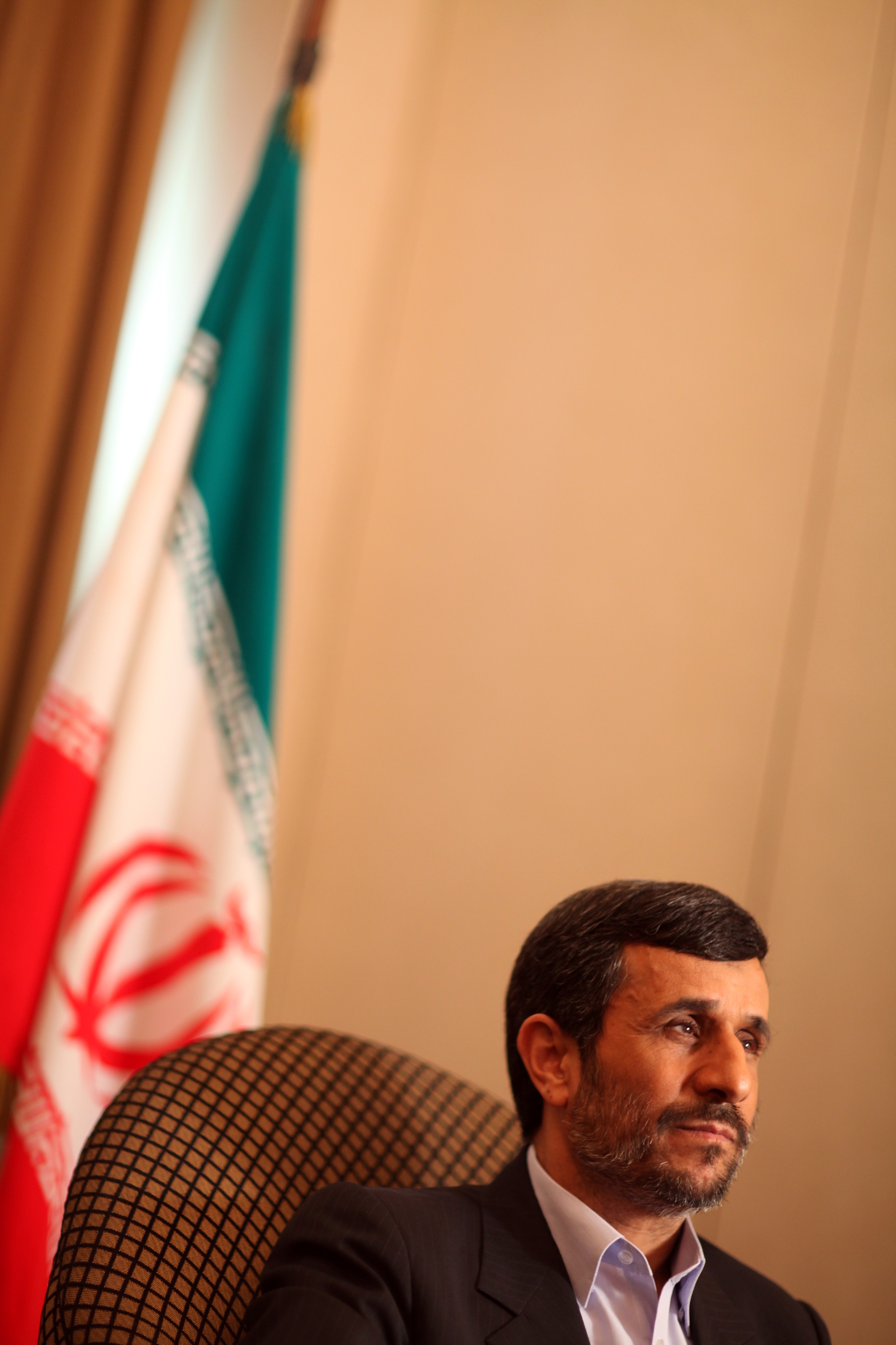 Israel tentou recrutar Mahmoud Ahmadinejad para mudar regime no Irã, diz jornal
