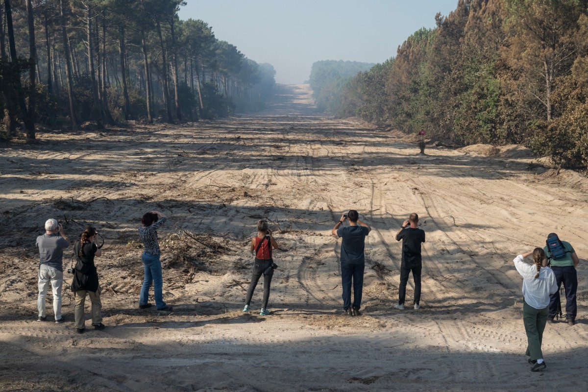 França evacua mais 4 mil pessoas após avanço de megaincêndio