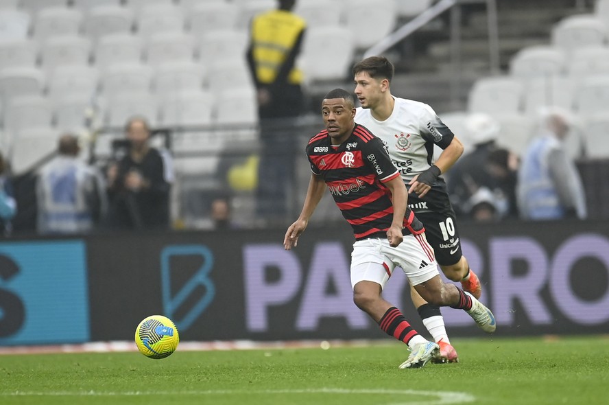 De la Cruz se machucou no jogo contra o Corinthians