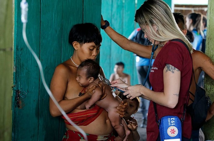 Saúde entrega 18 mil medicamentos e insumos ao território Yanomami