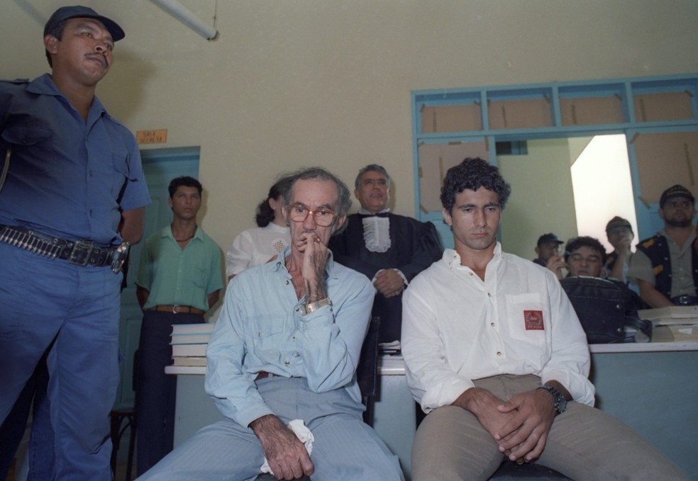 Darli e seu filho Darcy durante julgamento pelo assassinato de Chico Mendes — Foto: Mino Pedrosa/Agência O GLOBO