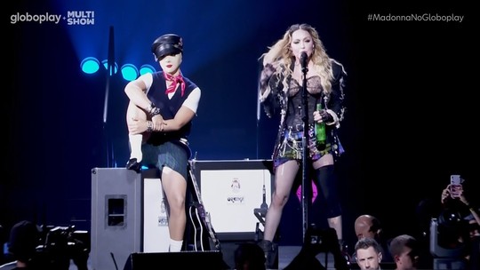 O que Madonna tem no joelho? Cantora usa equipamento para proteger lesão na perna; entenda