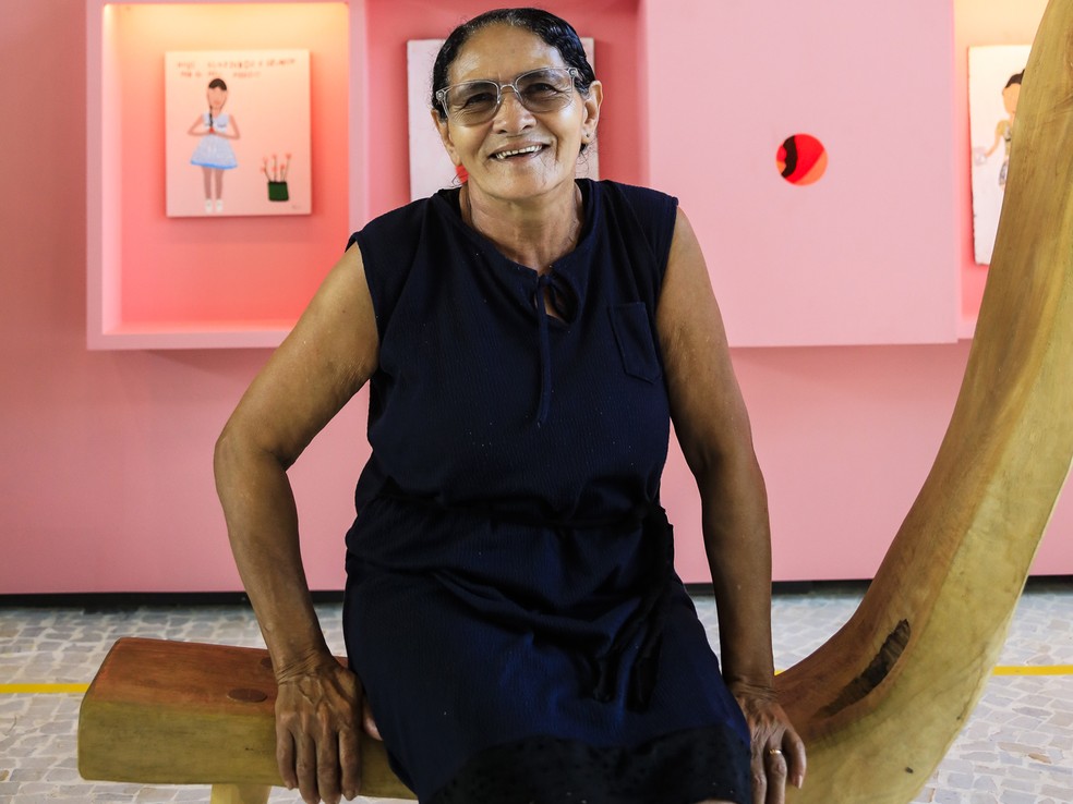 Roxinha em sua exposição, no Museu do Pontal — Foto: Divulgação/Ratão Diniz