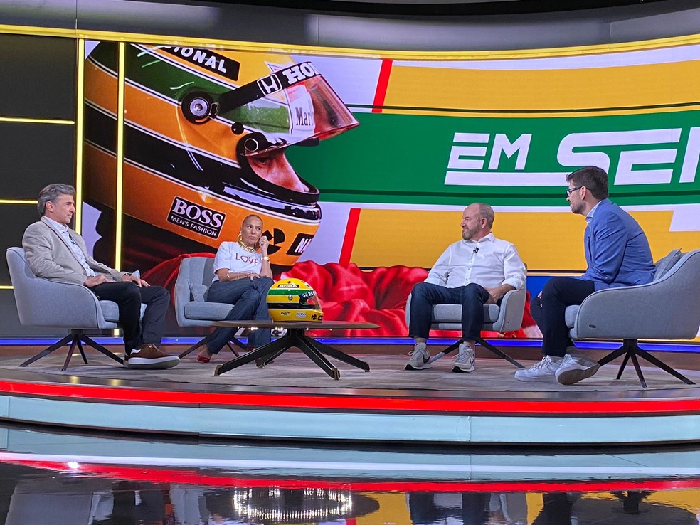 Christian Fittipaldi., Adriane Galisteu, Geraldo Rodrigues e o apresentador Felipe Mota no especial 'Em Senna' — Foto: Divulgação