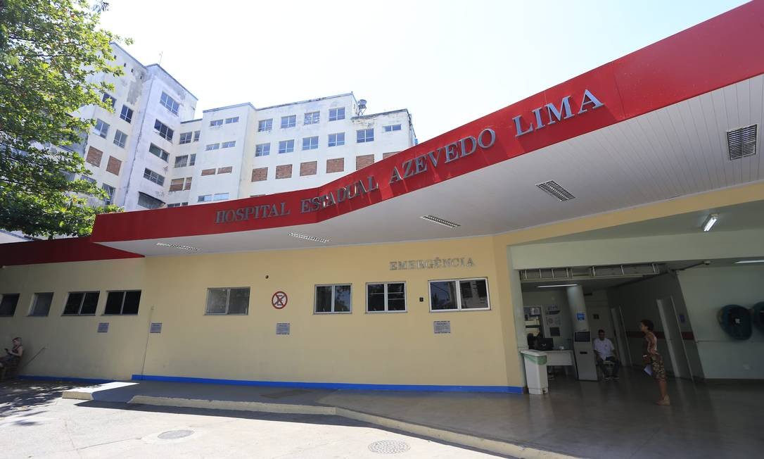 Desabamento de casa deixa mulher e adolescente gravemente feridos em Niterói