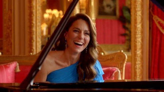 Kate Middleton faz aparição surpresa e toca piano em homenagem à Ucrânia no Eurovision; vídeo