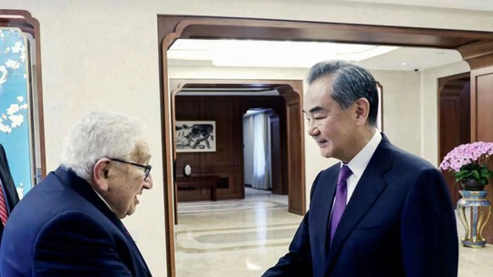 Como Kissinger ofuscou a visita de Kerry à China